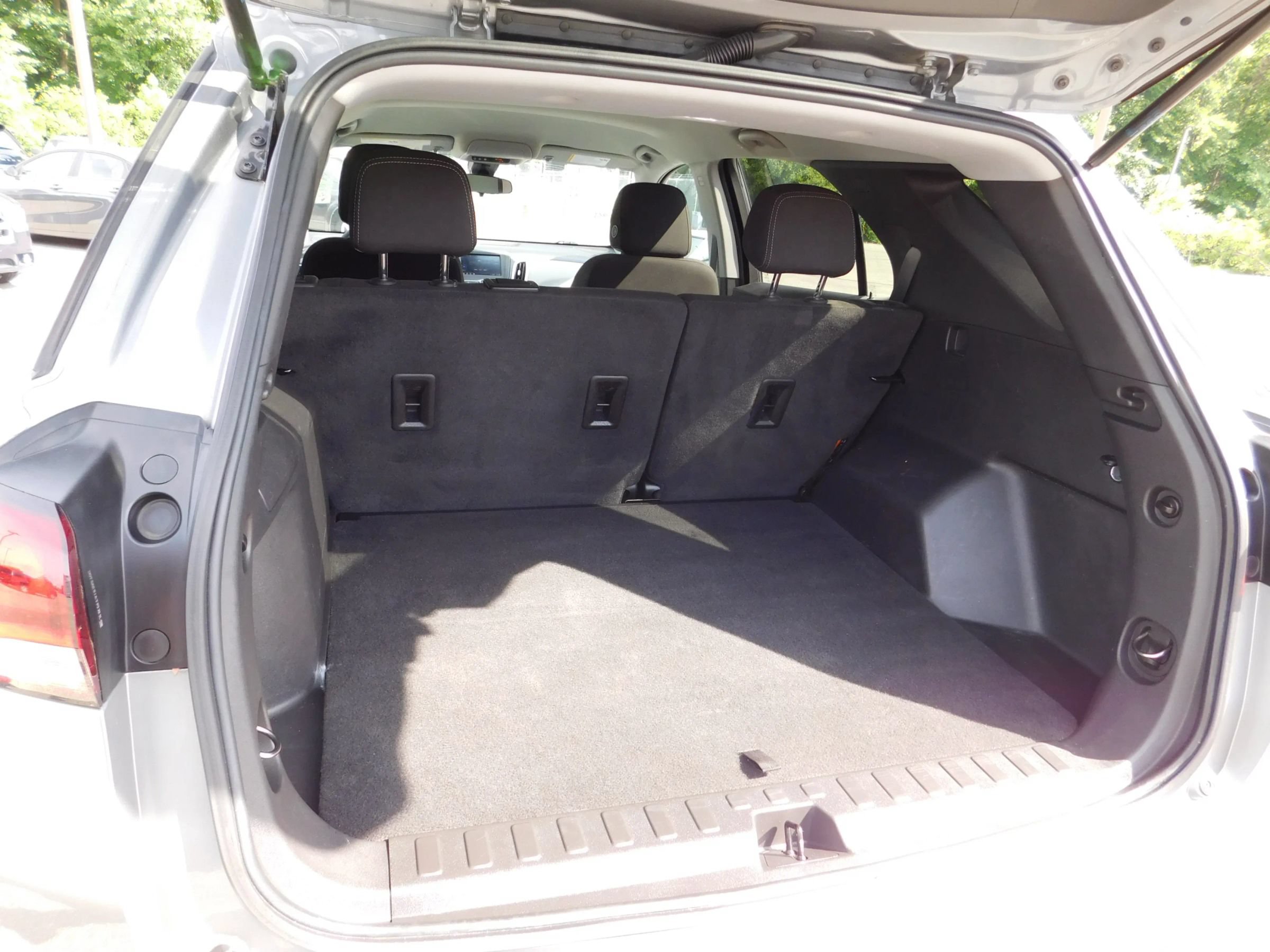 Used 2023 Chevrolet Equinox LS w/ LS Convenience Package FWD image 6