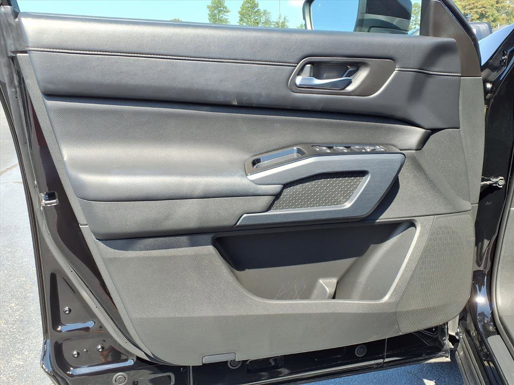 Used 2024 Nissan Pathfinder SL w/ Cargo Package image 4