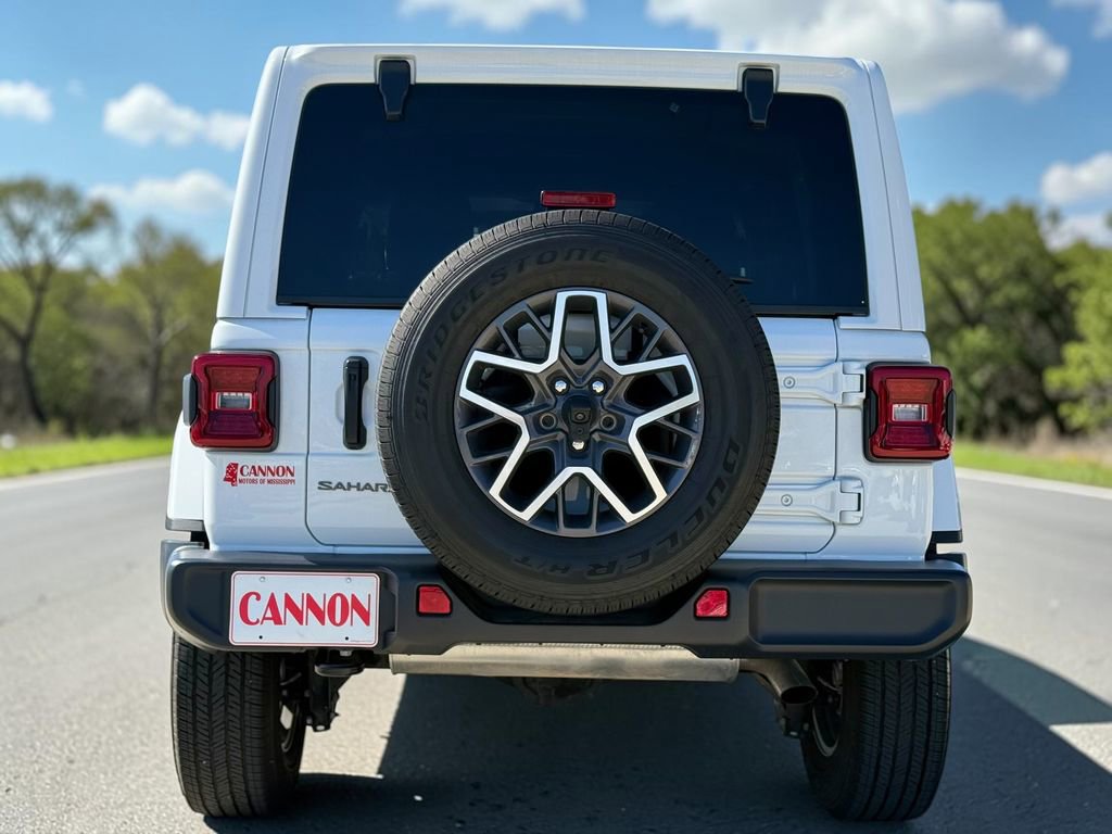 Used 2025 Jeep Wrangler Unlimited Sahara AWD/4WD image 6