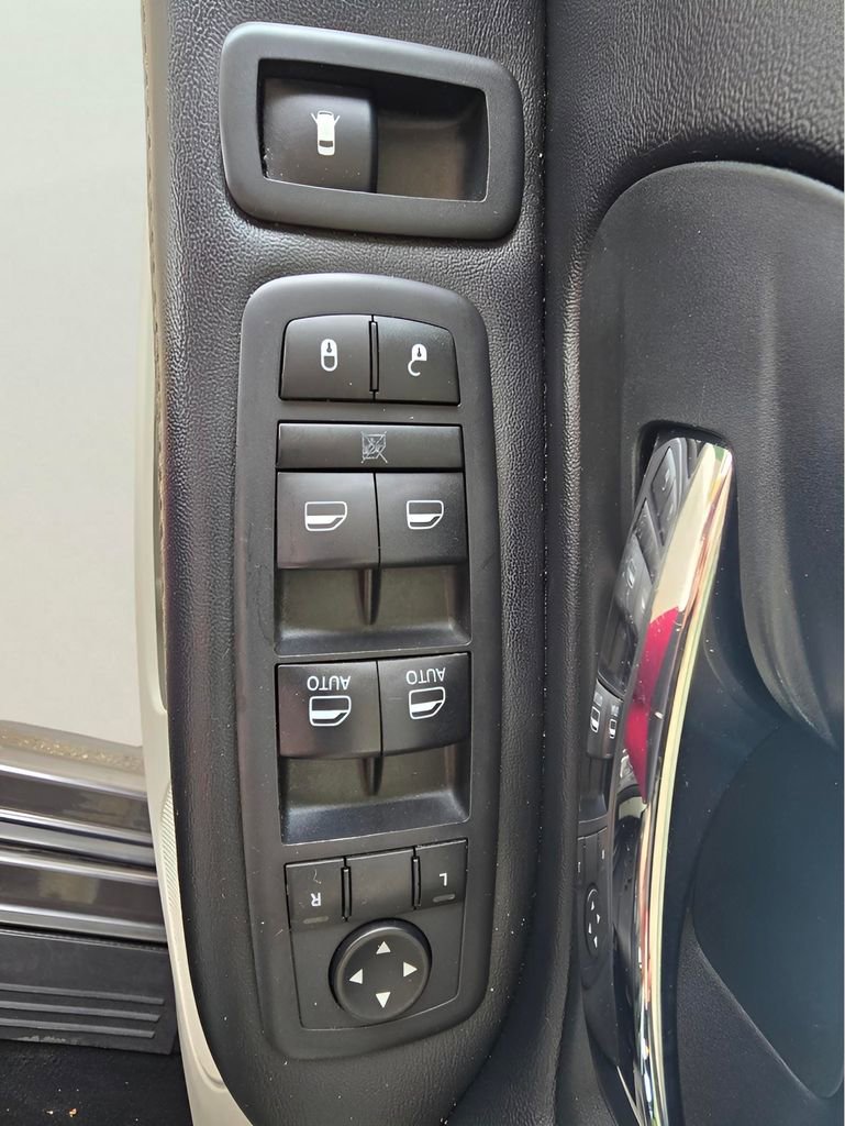 Used 2020 Dodge Grand Caravan SXT image 64