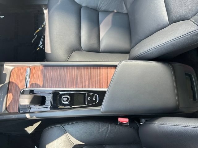 Certified 2024 Volvo XC60 B5 Plus AWD/4WD image 27