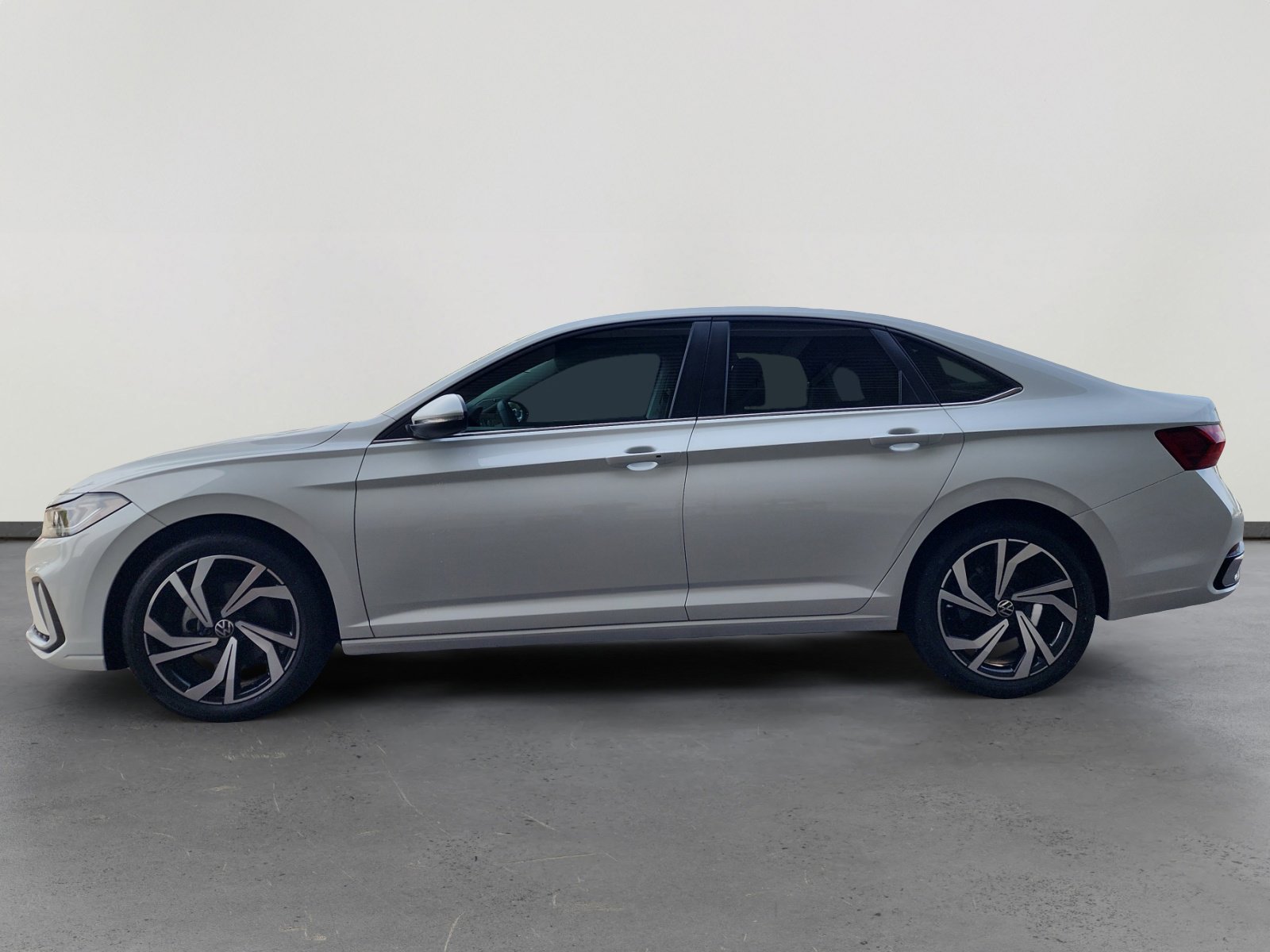 Certified 2025 Volkswagen Jetta SEL image 2