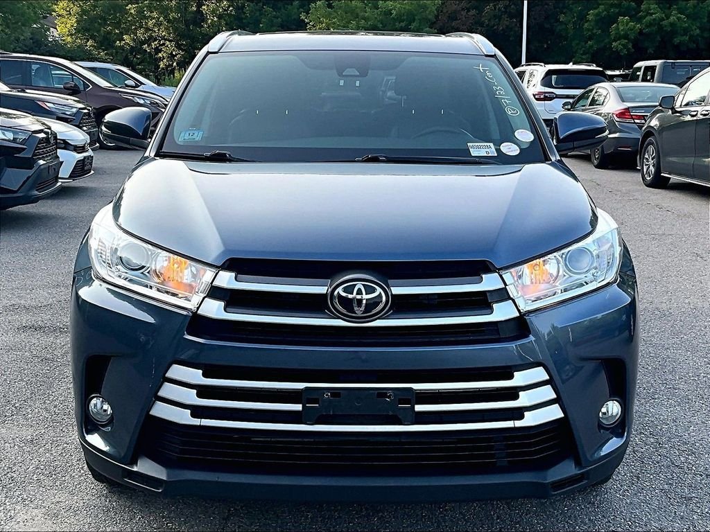 Used 2017 Toyota Highlander XLE AWD/4WD image 2