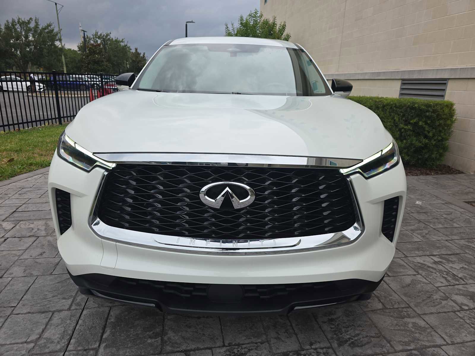 Used 2023 INFINITI QX60 Pure FWD image 2