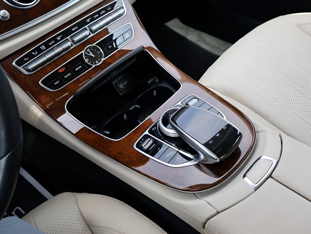Used 2019 Mercedes-Benz E 300 4MATIC image 28