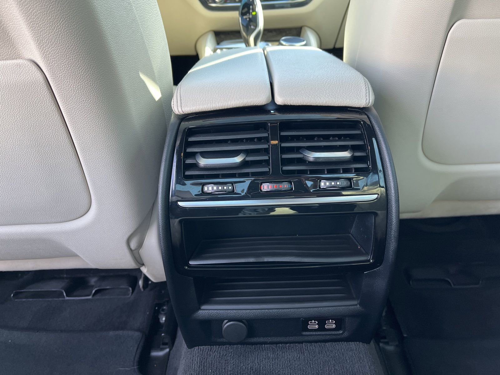 Used 2020 BMW M550i xDrive w/ Premium Package image 42