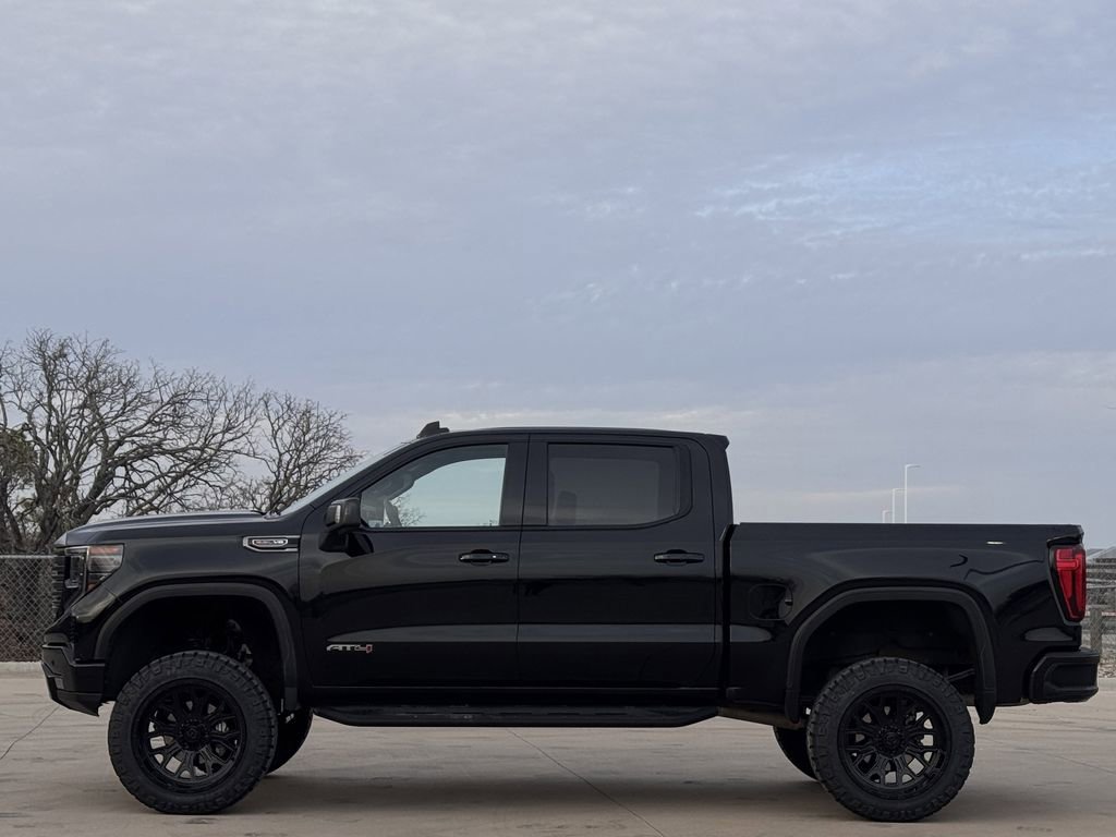 Used 2024 GMC Sierra 1500 AT4 w/ Technology Package AWD/4WD image 3