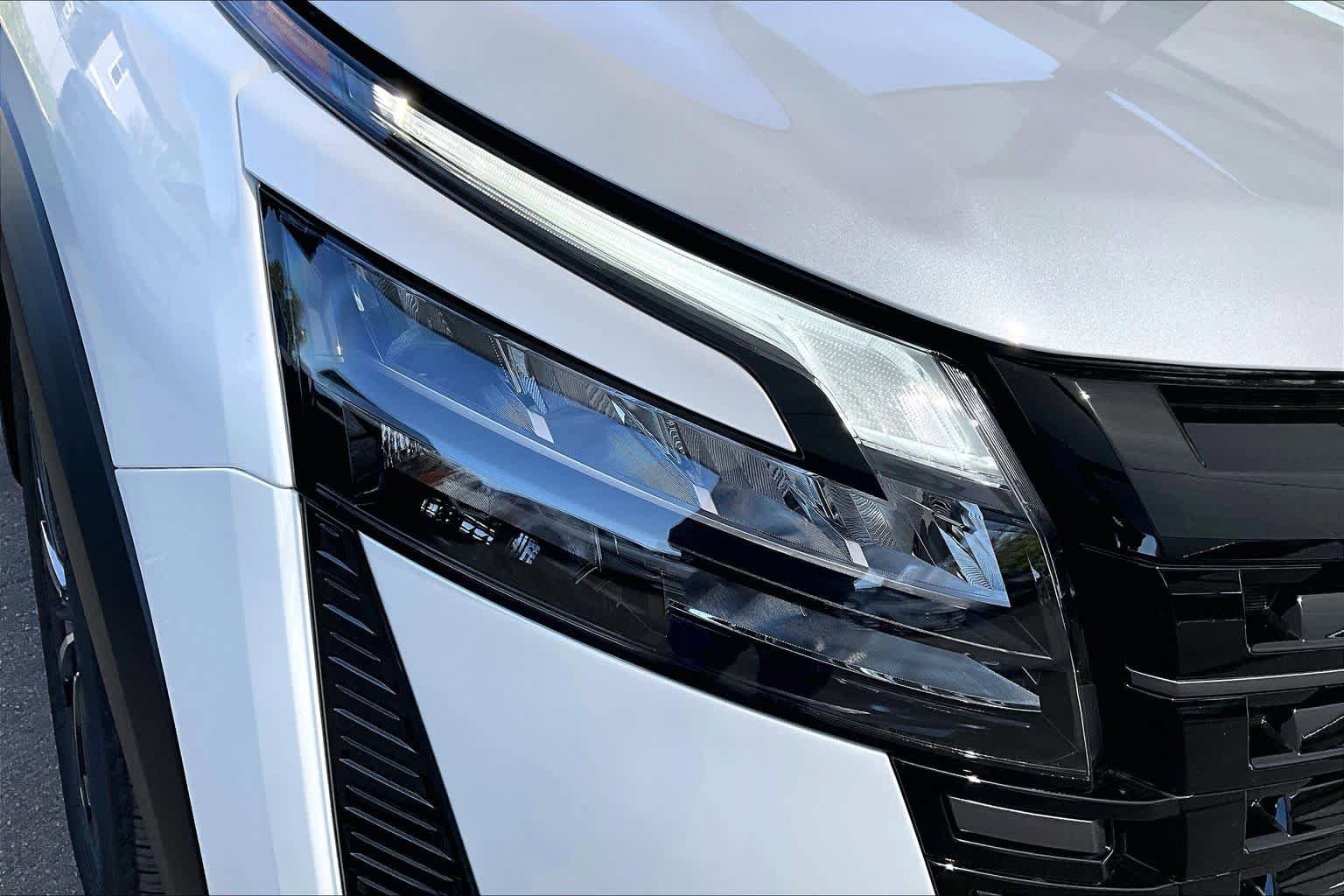 New 2026 Nissan Pathfinder Platinum image 18