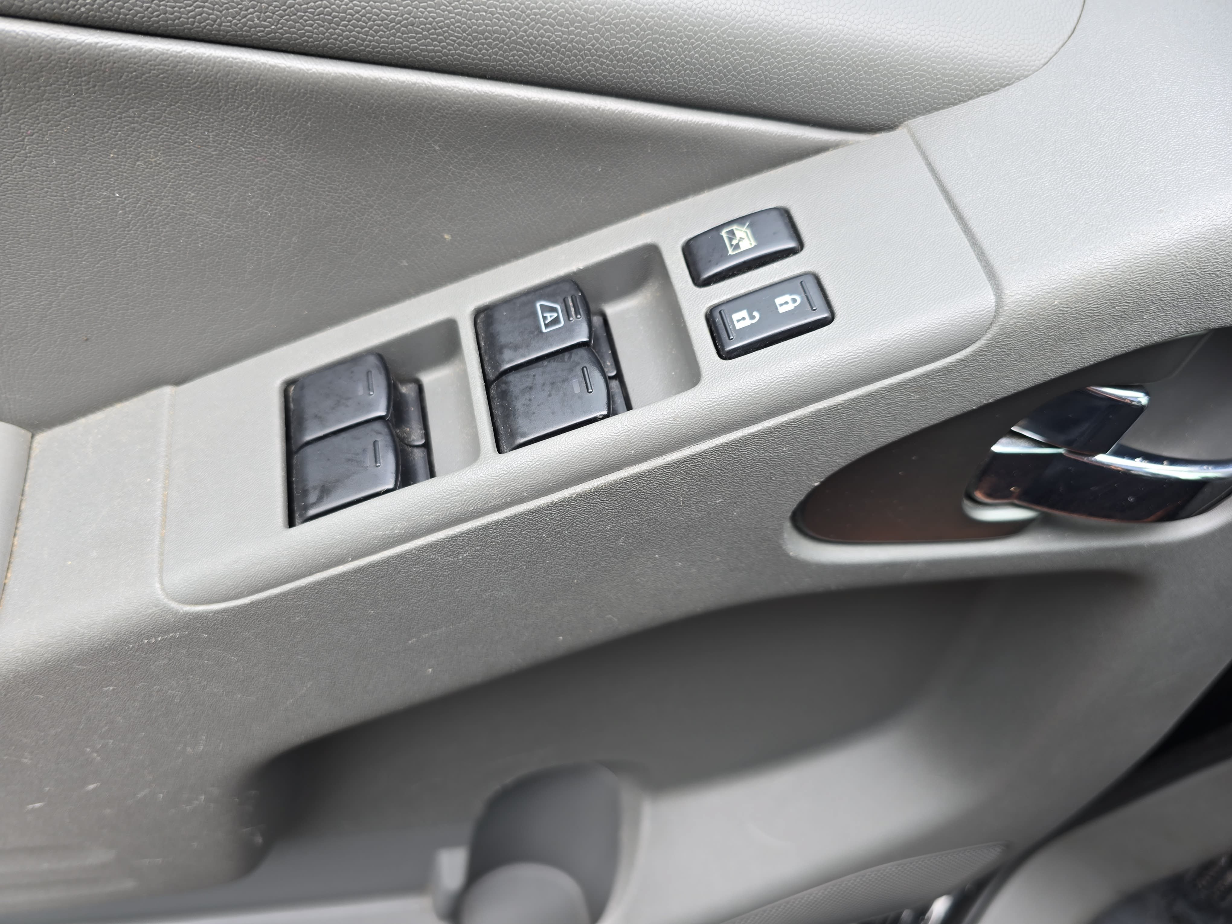 Used 2019 Nissan Frontier SL RWD image 27