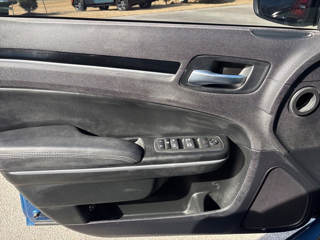 Used 2023 Chrysler 300 Touring w/ Sport Appearance Package image 21