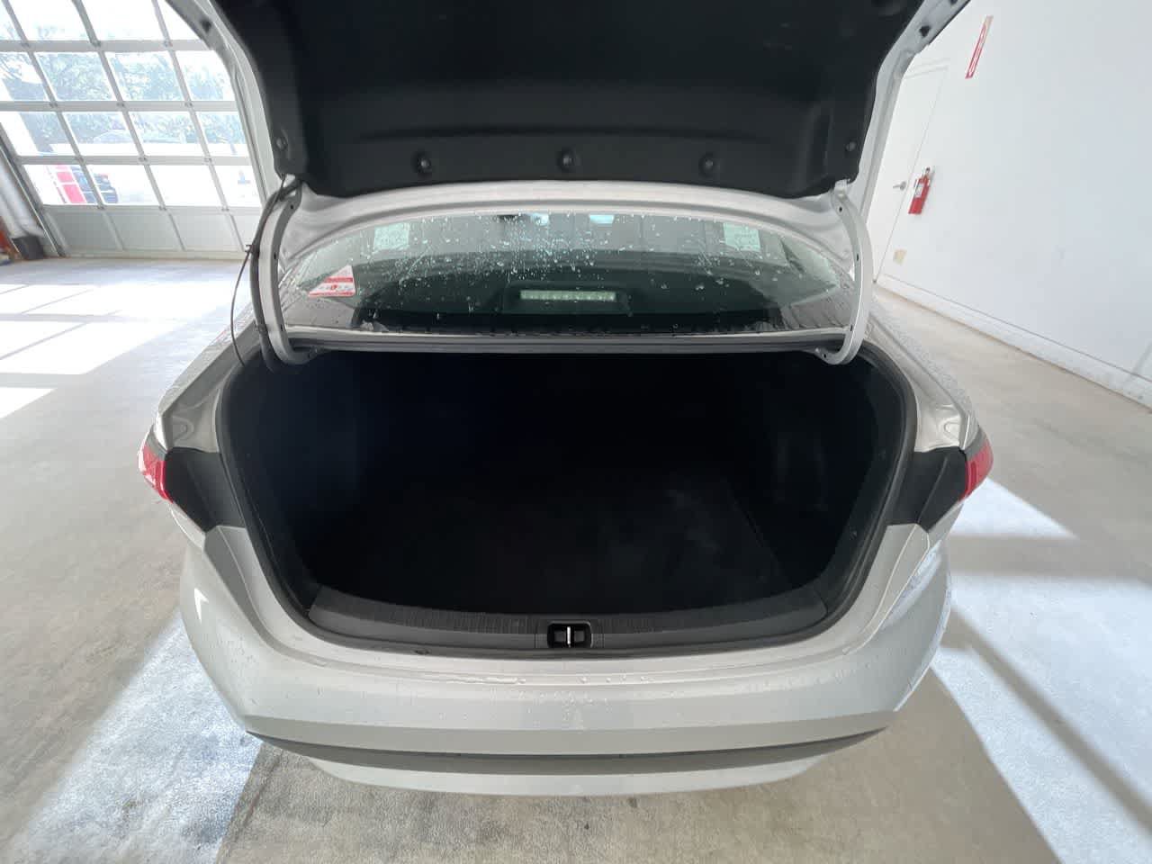 Used 2020 Toyota Corolla LE FWD image 23