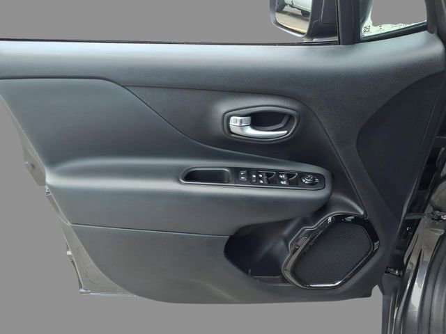 Used 2020 Jeep Renegade Altitude AWD/4WD image 16