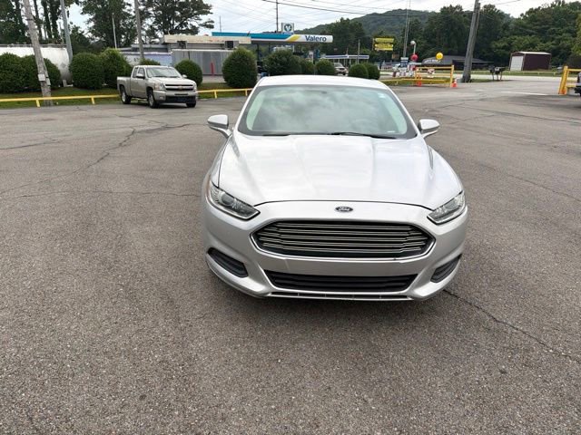 Used 2016 Ford Fusion SE FWD image 3