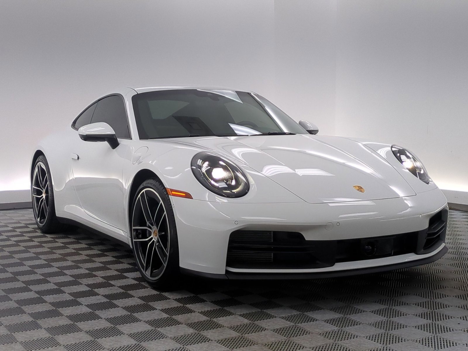 Used 2025 Porsche 911 Carrera RWD image 7