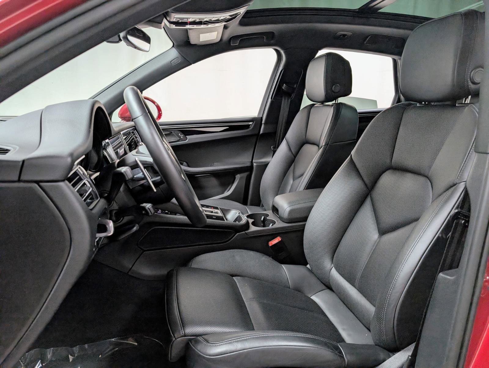 Used 2024 Porsche Macan w/ Premium Plus Package image 14