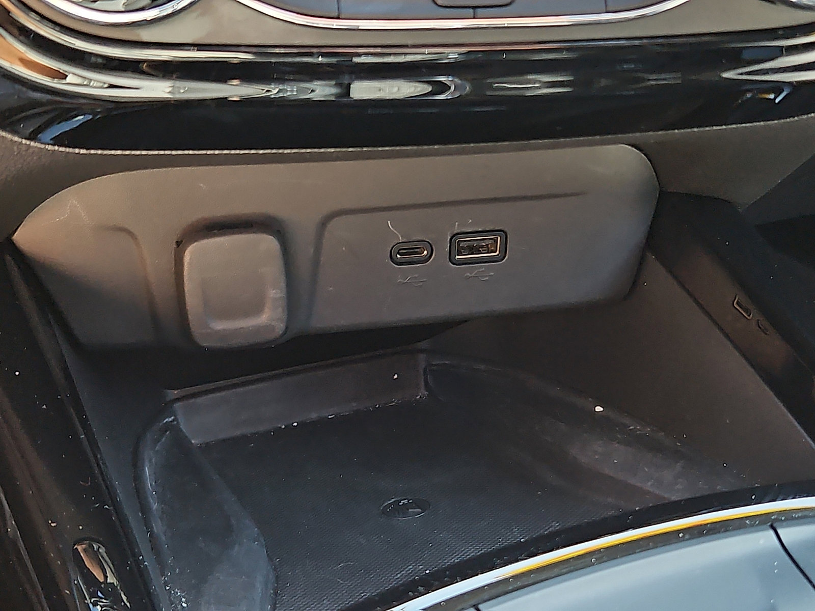 Used 2024 Chevrolet Trax LT w/ Sunroof Package FWD image 24