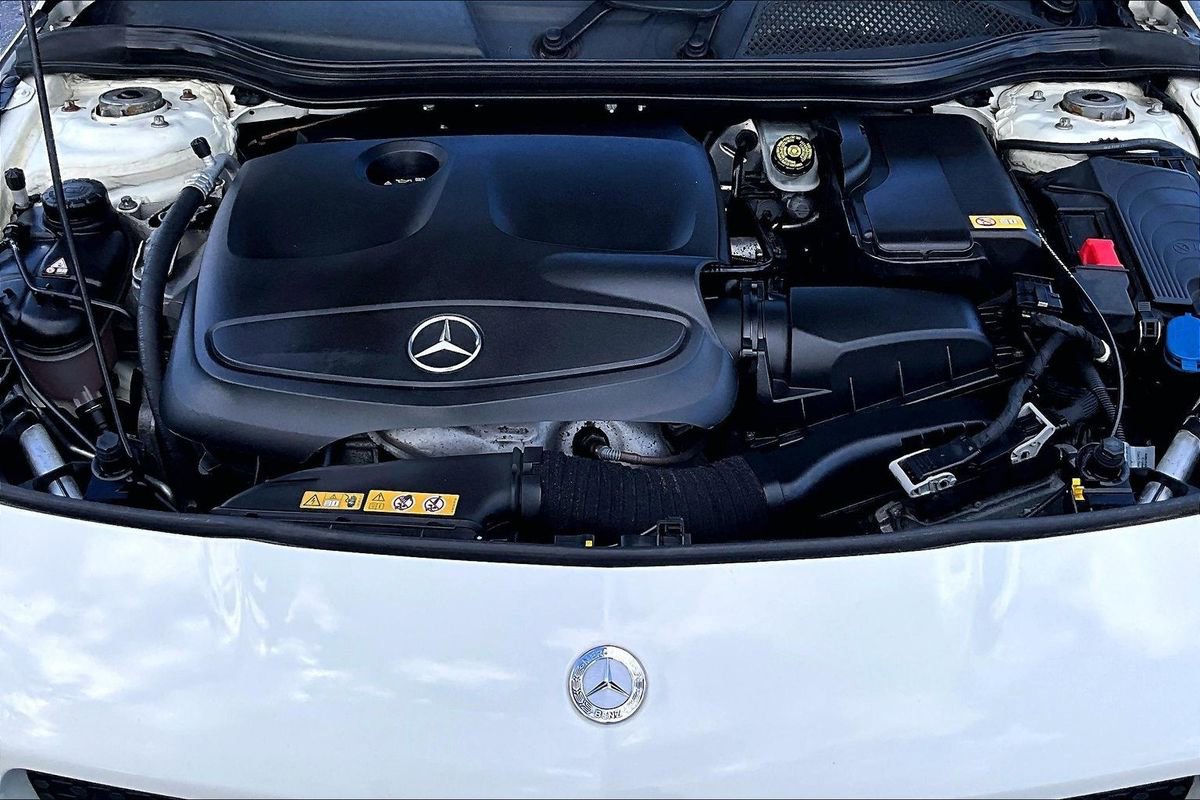 Used 2015 Mercedes-Benz CLA 250 image 32