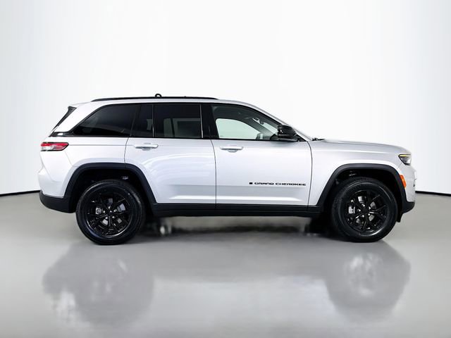 New 2025 Jeep Grand Cherokee Altitude image 8