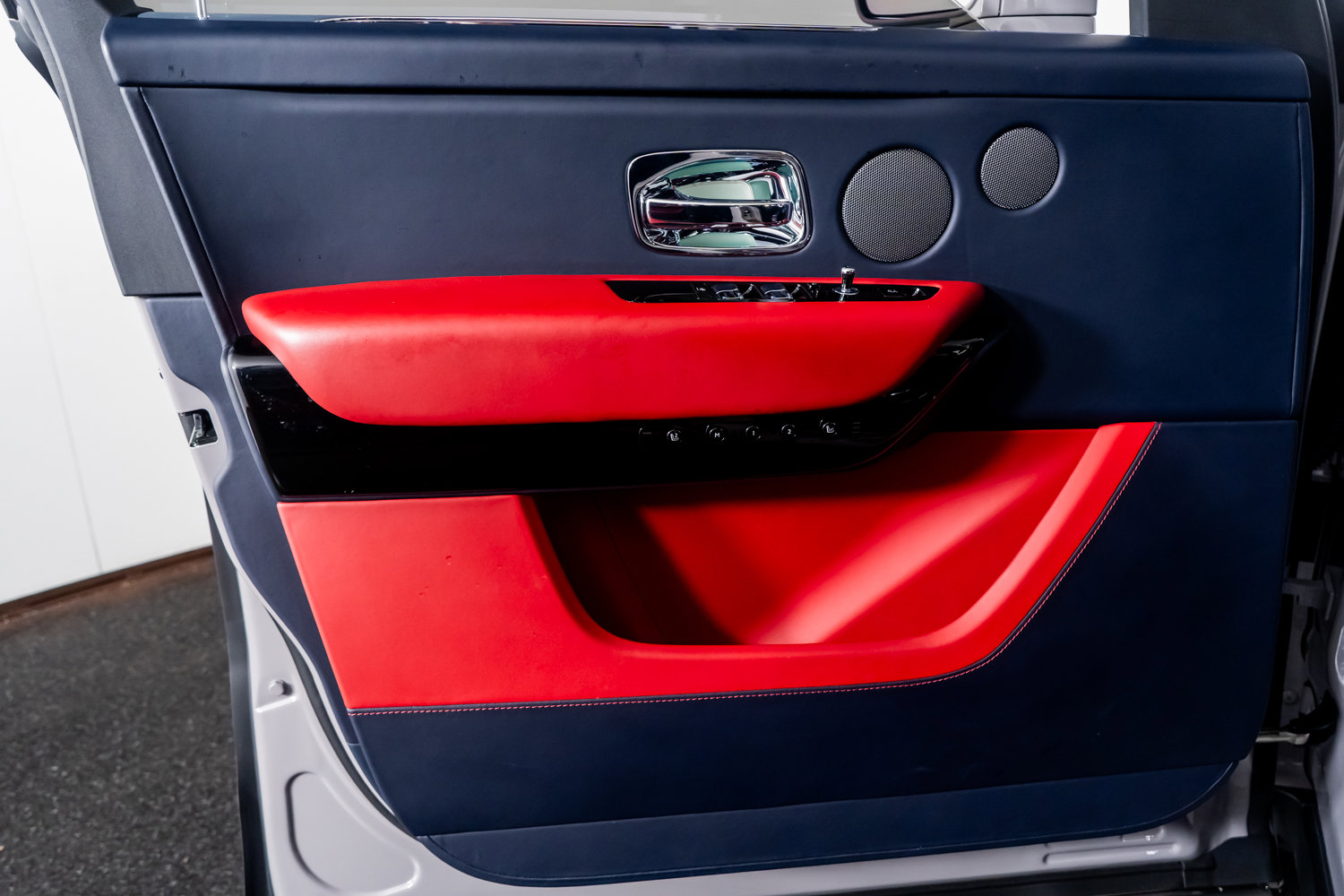 Used 2023 Rolls-Royce Cullinan image 38