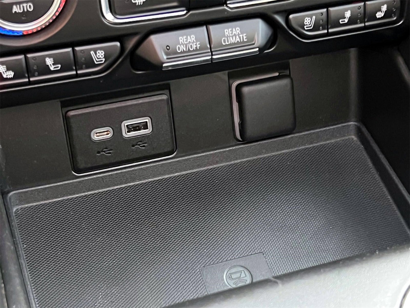 Used 2023 GMC Yukon XL SLT image 38