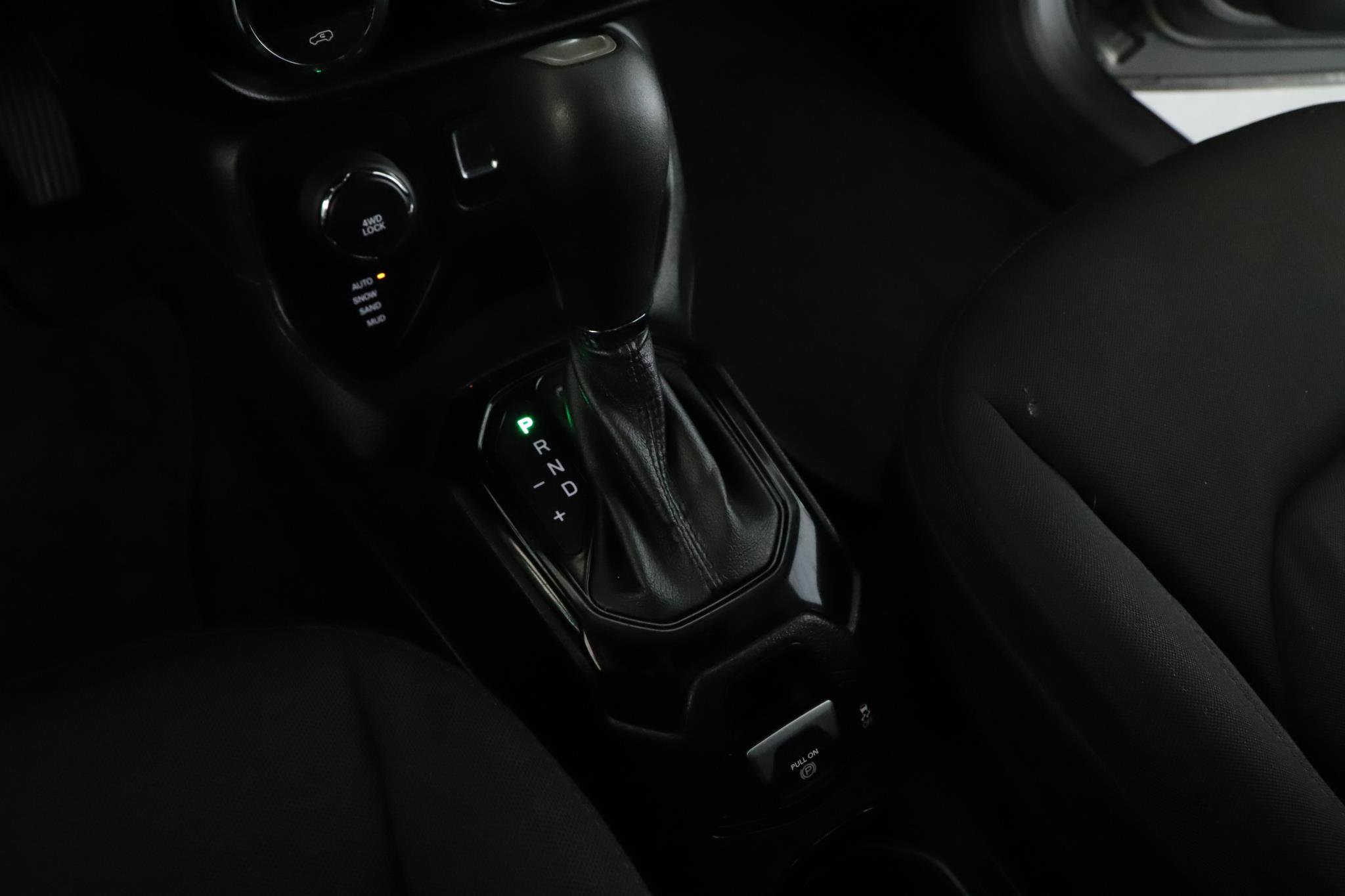 Used 2017 Jeep Renegade Altitude image 16