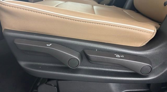 Used 2024 Chevrolet Suburban Premier image 16