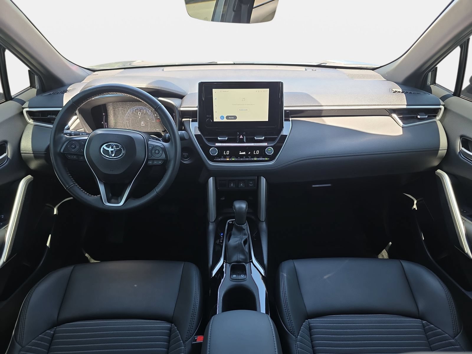 Used 2024 Toyota Corolla Cross AWD Hybrid w/ Convenience Package image 9