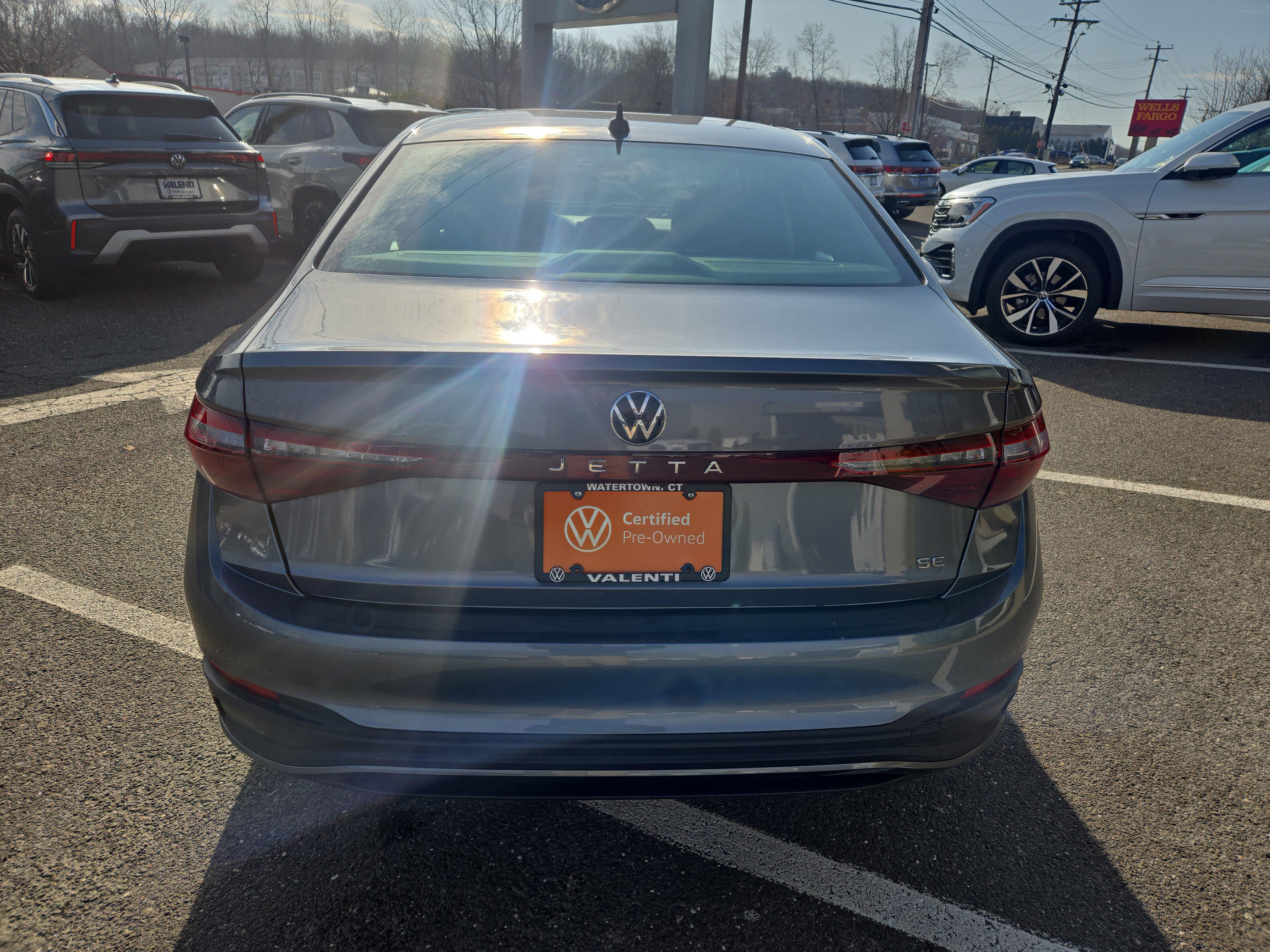 Certified 2025 Volkswagen Jetta SE w/ Sunroof Package image 7