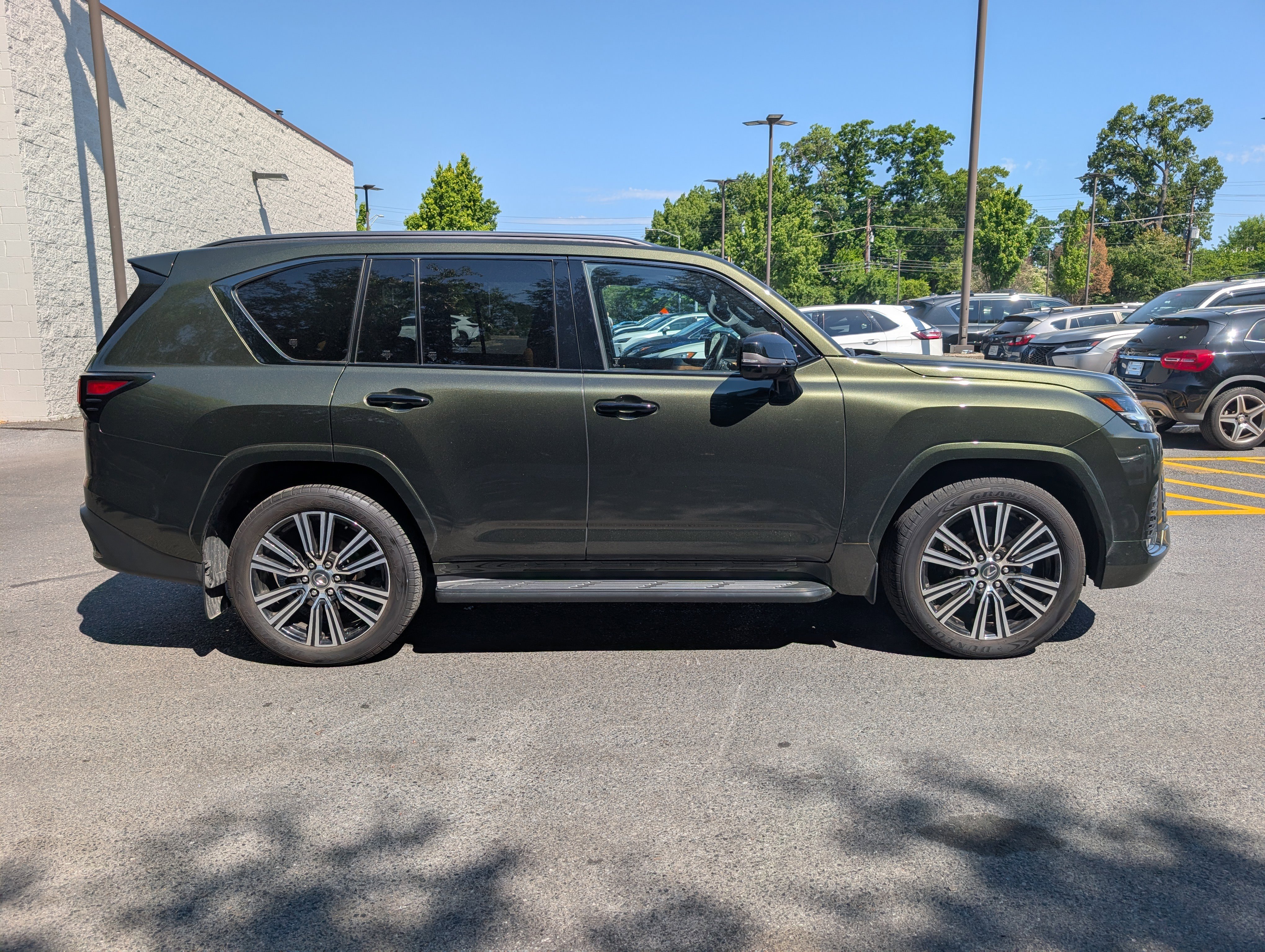 Used 2024 Lexus LX 600 4WD w/ Appearance Package image 2