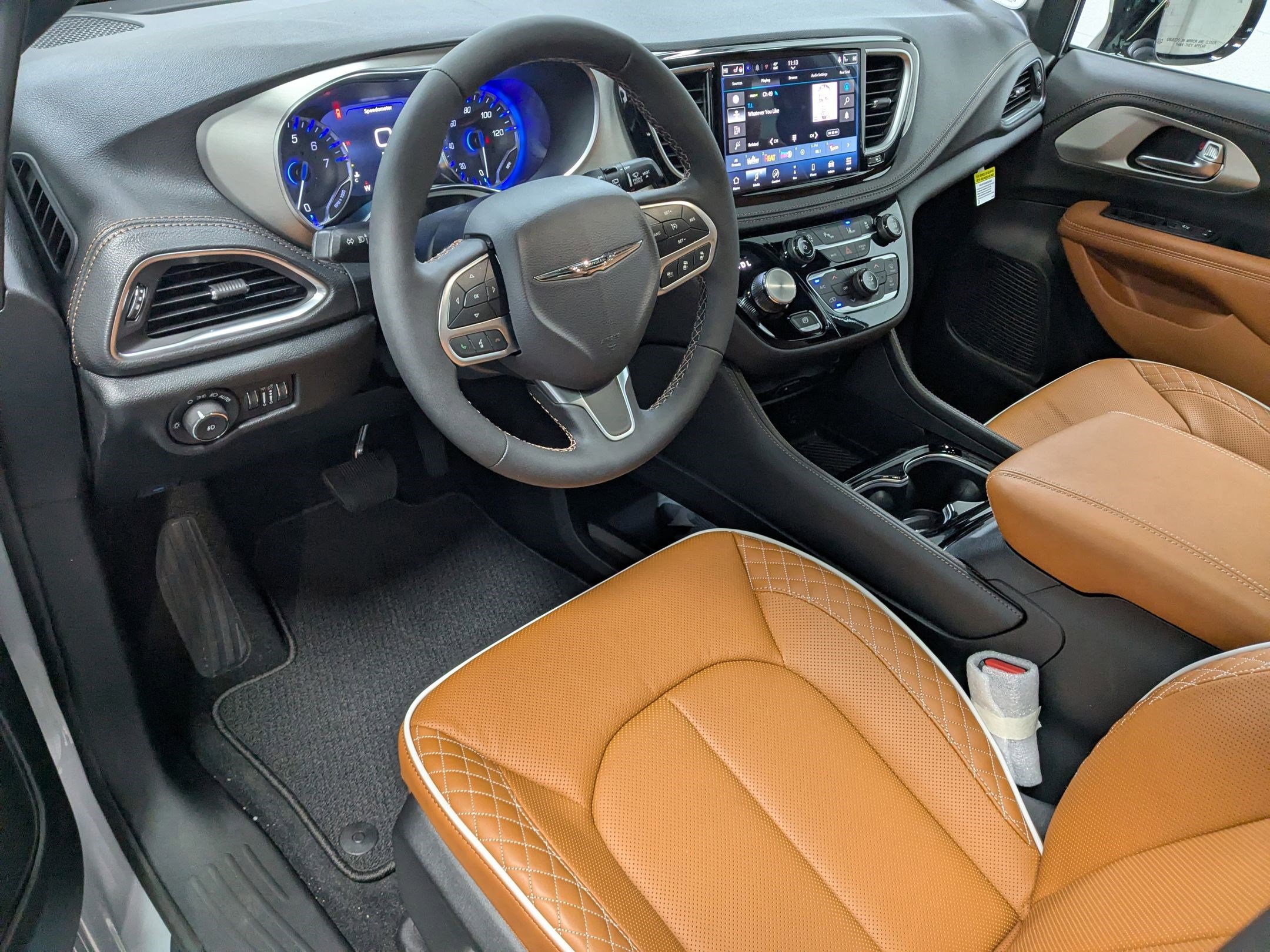 New 2026 Chrysler Pacifica Pinnacle image 10