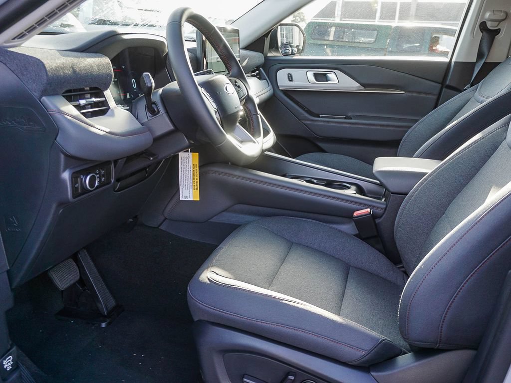 New 2026 Ford Explorer Active RWD image 17