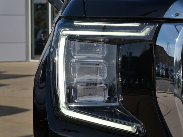 Used 2023 GMC Yukon XL SLT w/ SLT Premium Package image 10