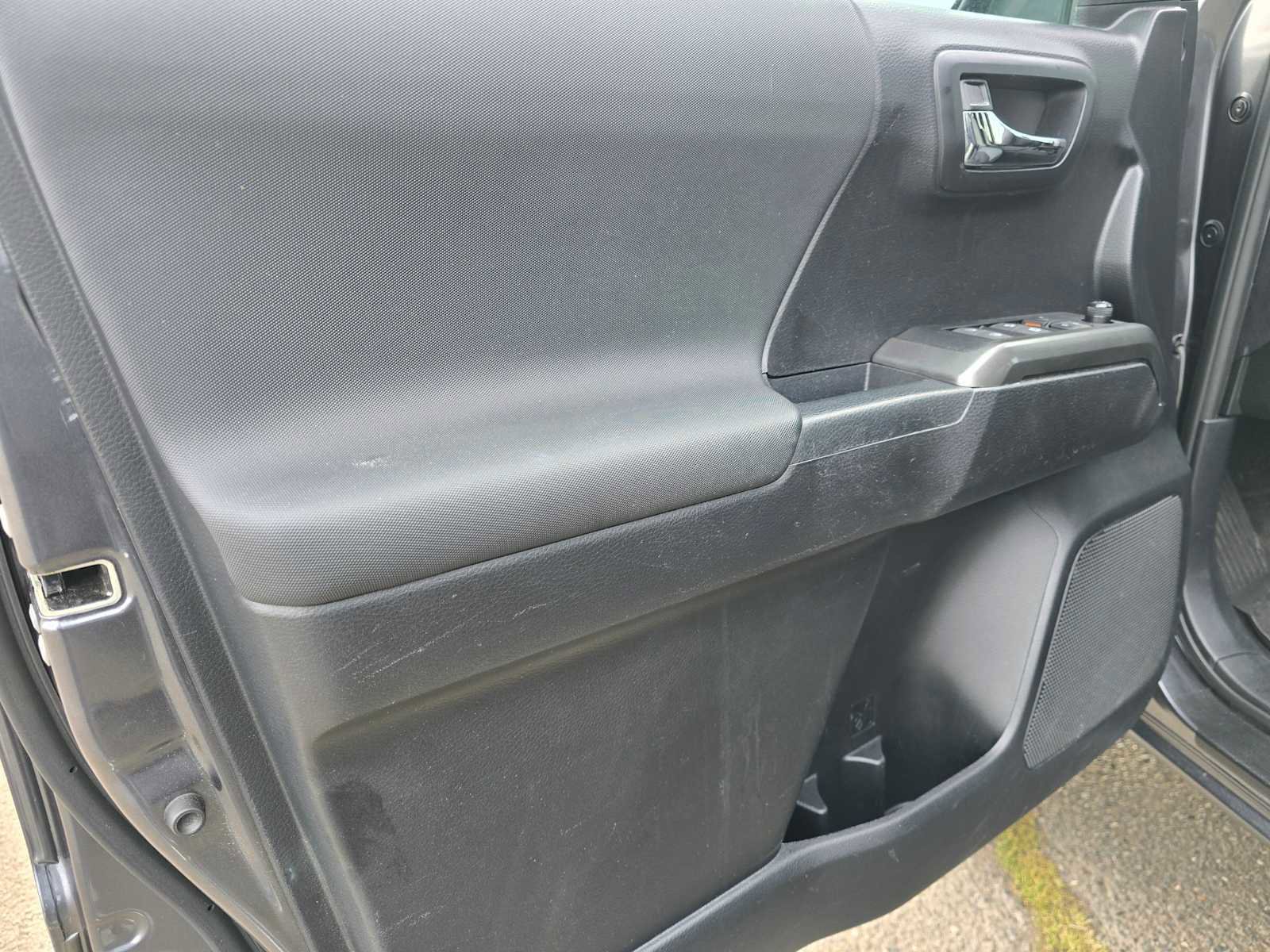 Used 2021 Toyota Tacoma TRD Sport w/ Technology Package image 23