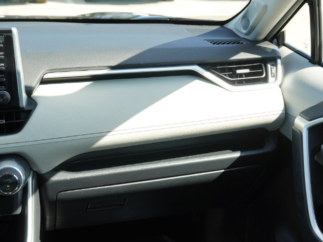 Used 2019 Toyota RAV4 XLE Premium FWD image 28