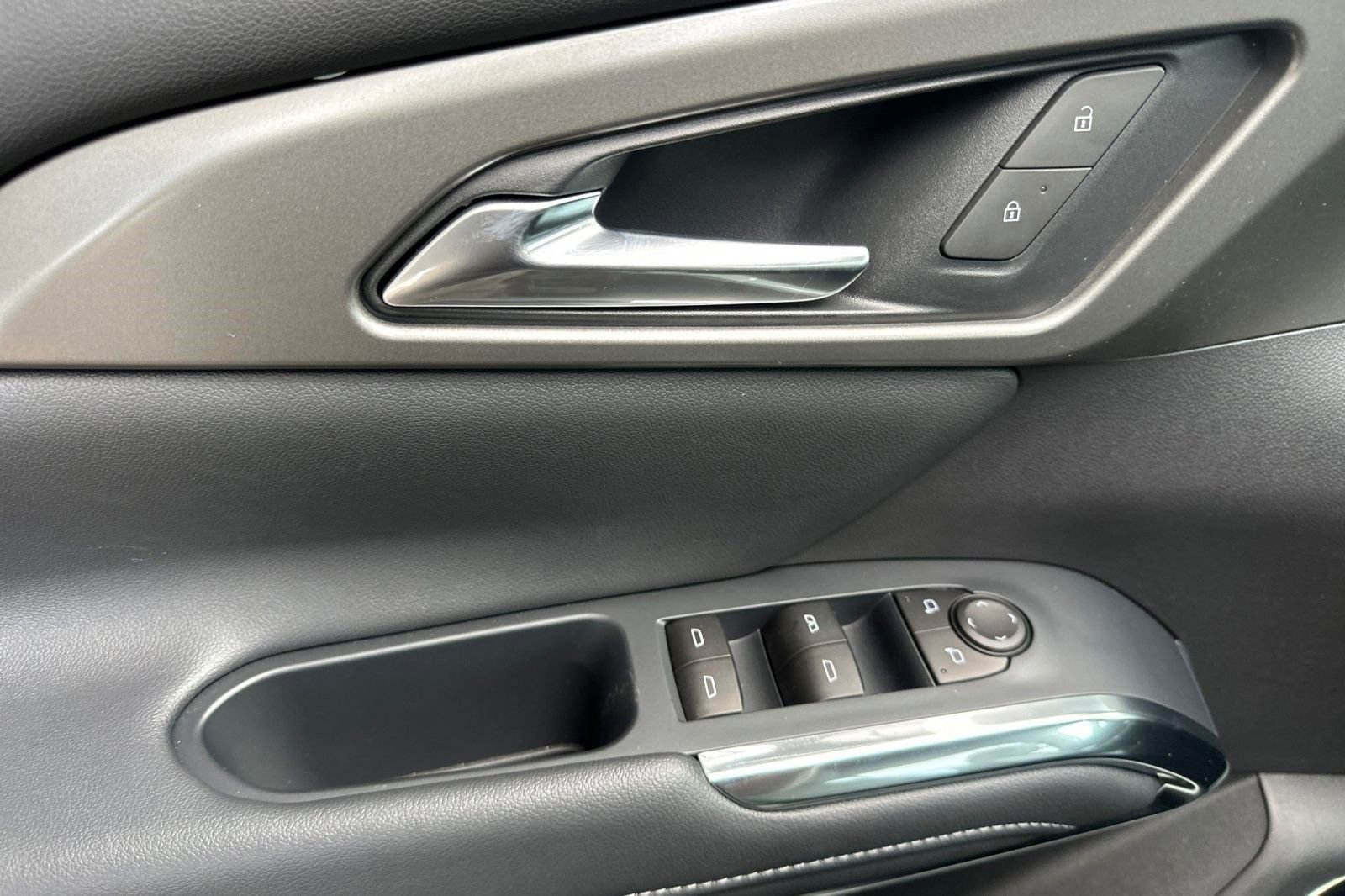 New 2025 Chevrolet Traverse LT w/ Enhanced Driving Package FWD image 11
