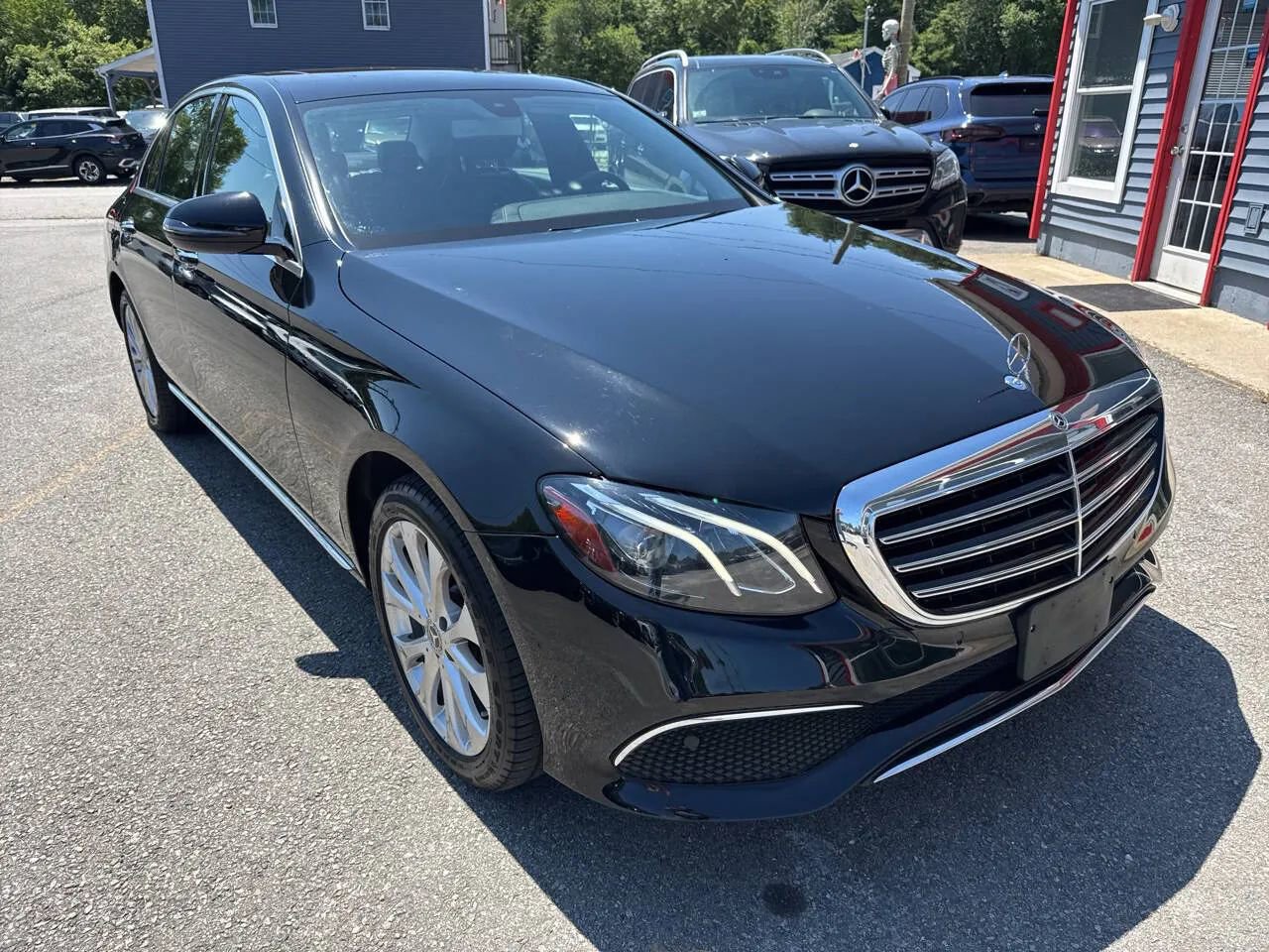 Used 2017 Mercedes-Benz E 300 4MATIC image 4
