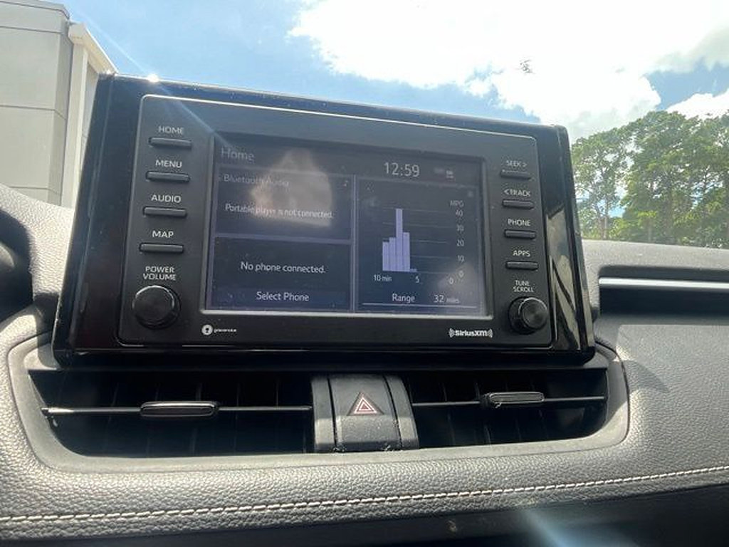 Used 2021 Toyota RAV4 LE FWD image 8