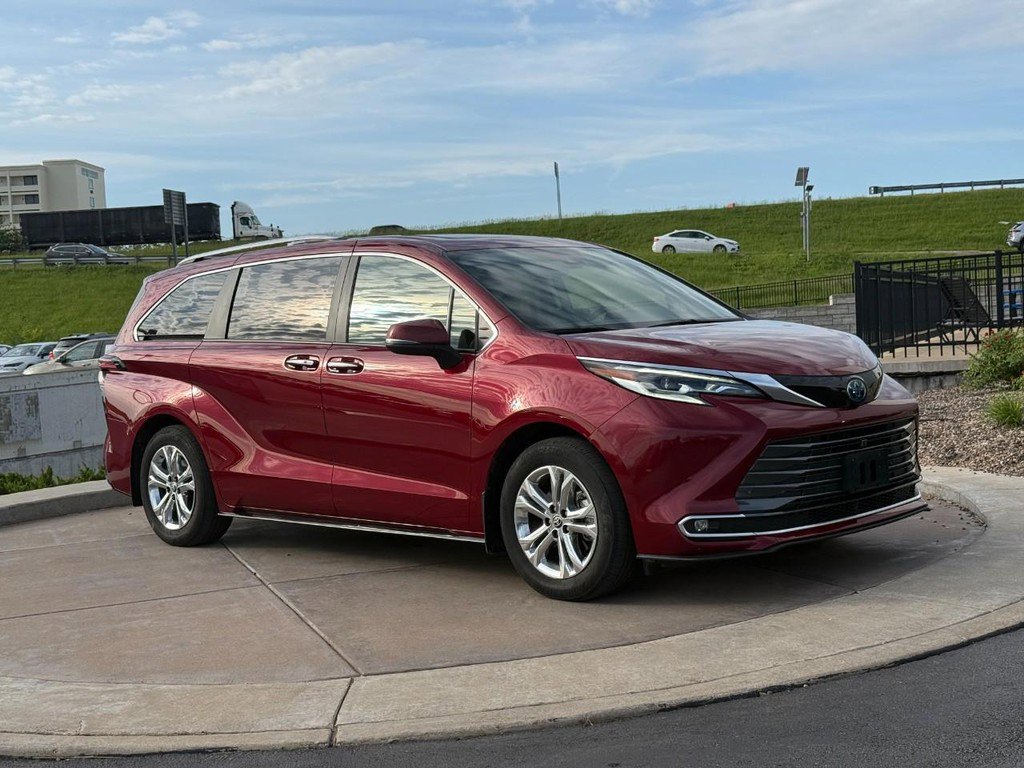 Certified 2023 Toyota Sienna Platinum AWD/4WD image 10