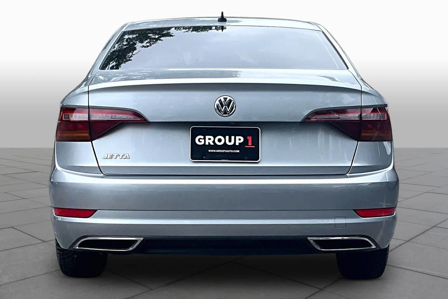 Used 2019 Volkswagen Jetta R-Line w/ R-Line Cold Weather Package FWD image 5
