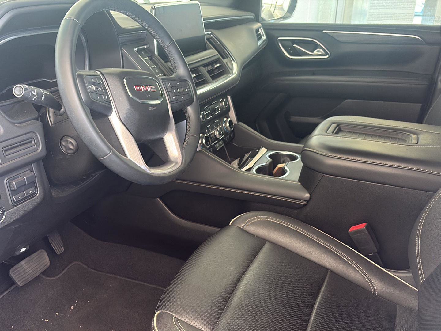 Used 2023 GMC Yukon XL SLT w/ SLT Premium Package RWD image 10