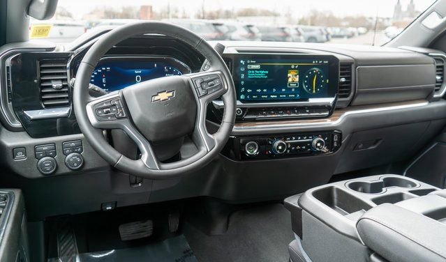 Used 2024 Chevrolet Silverado 1500 LT AWD/4WD image 12