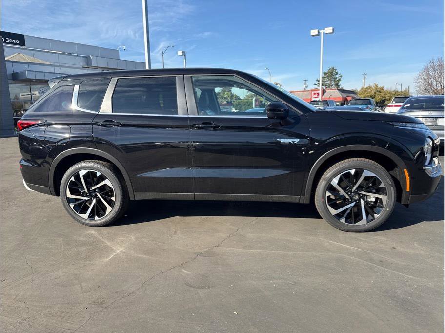 Used 2025 Mitsubishi Outlander SE AWD/4WD image 4