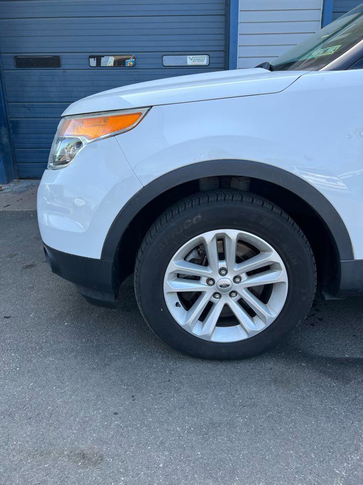 Used 2014 Ford Explorer XLT image 2