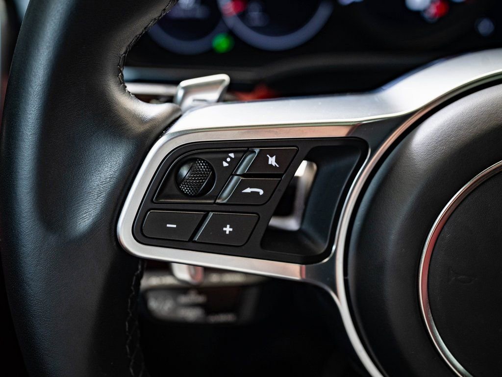 Certified 2023 Porsche Cayenne Platinum Edition image 26