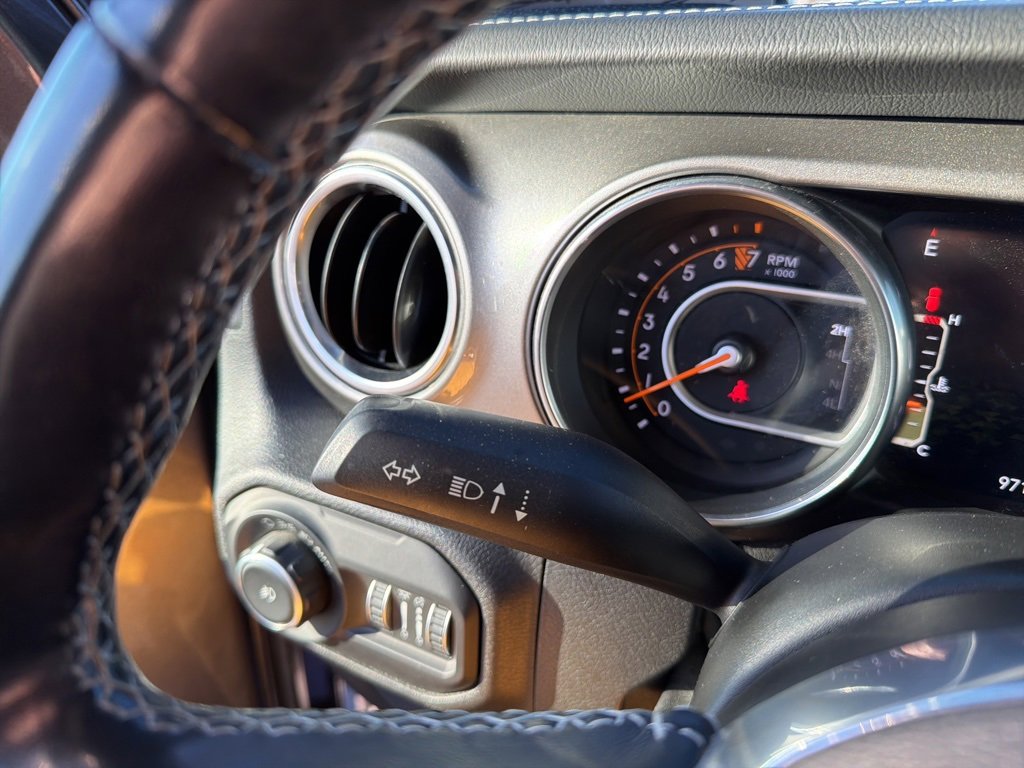 Used 2018 Jeep Wrangler Unlimited Sahara image 31