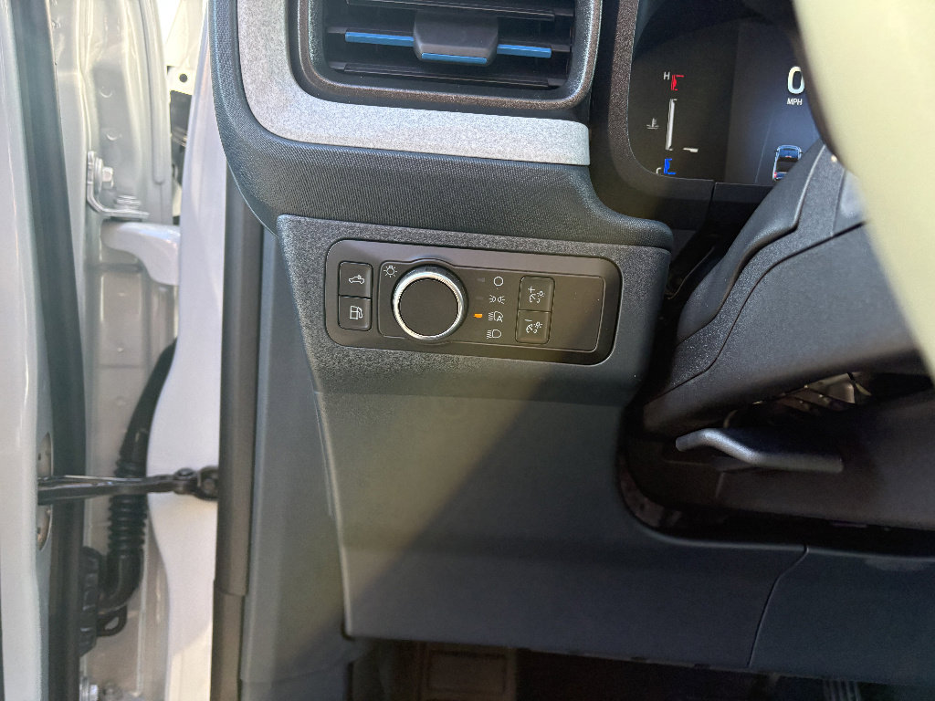 New 2026 Ford Maverick XLT w/ XLT Luxury Package FWD image 31