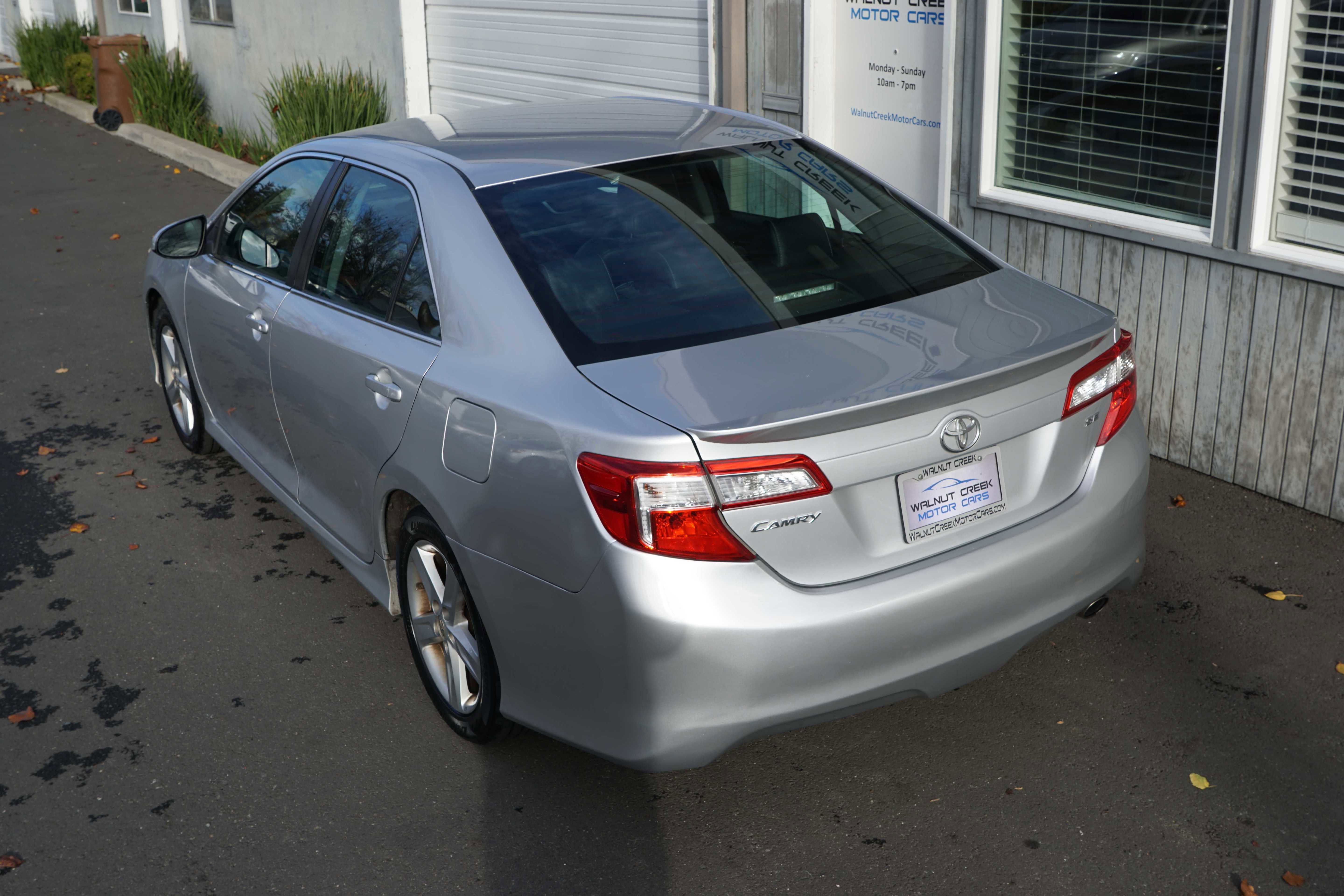 Used 2014 Toyota Camry SE image 17