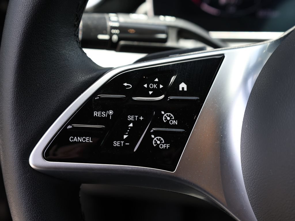Used 2025 Mercedes-Benz C 300 Sedan image 37