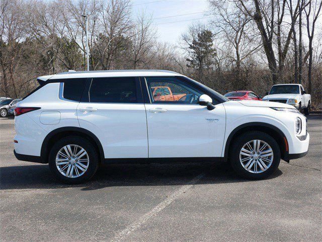 Used 2025 Mitsubishi Outlander ES image 8