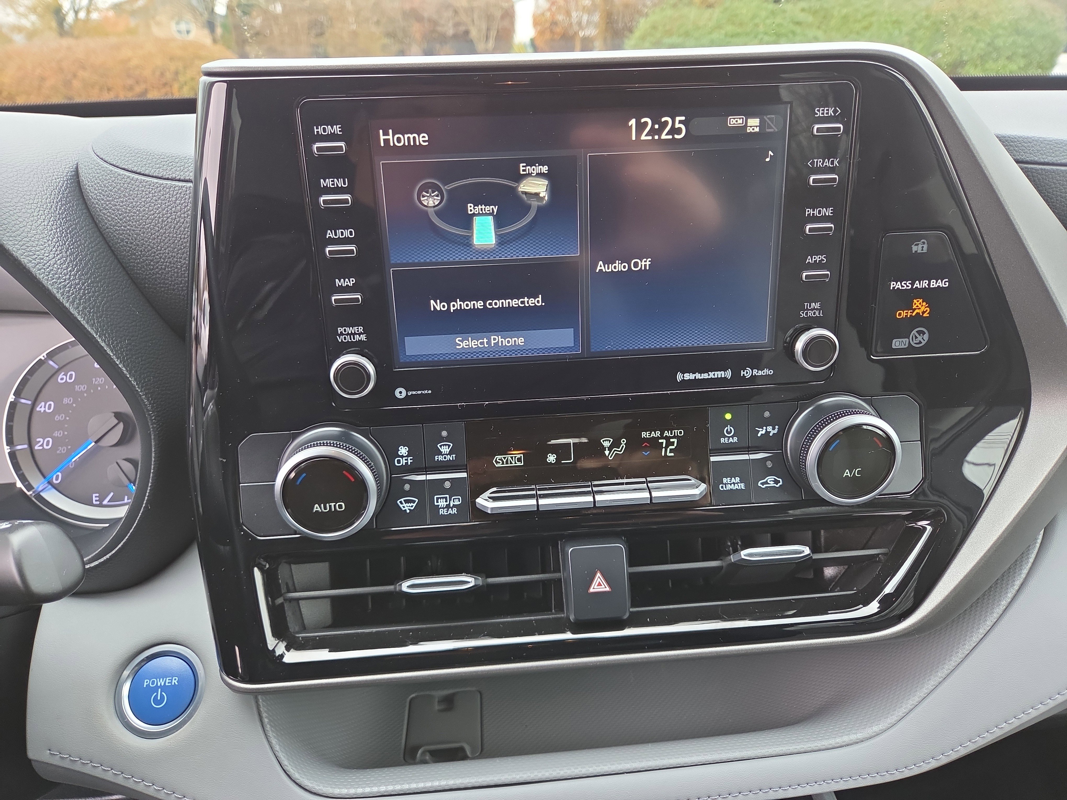 Used 2020 Toyota Highlander LE image 28